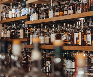 מוצרי יין ואלכוהול